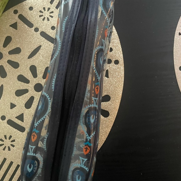 Vera Bradley travel case - Picture 3 of 5